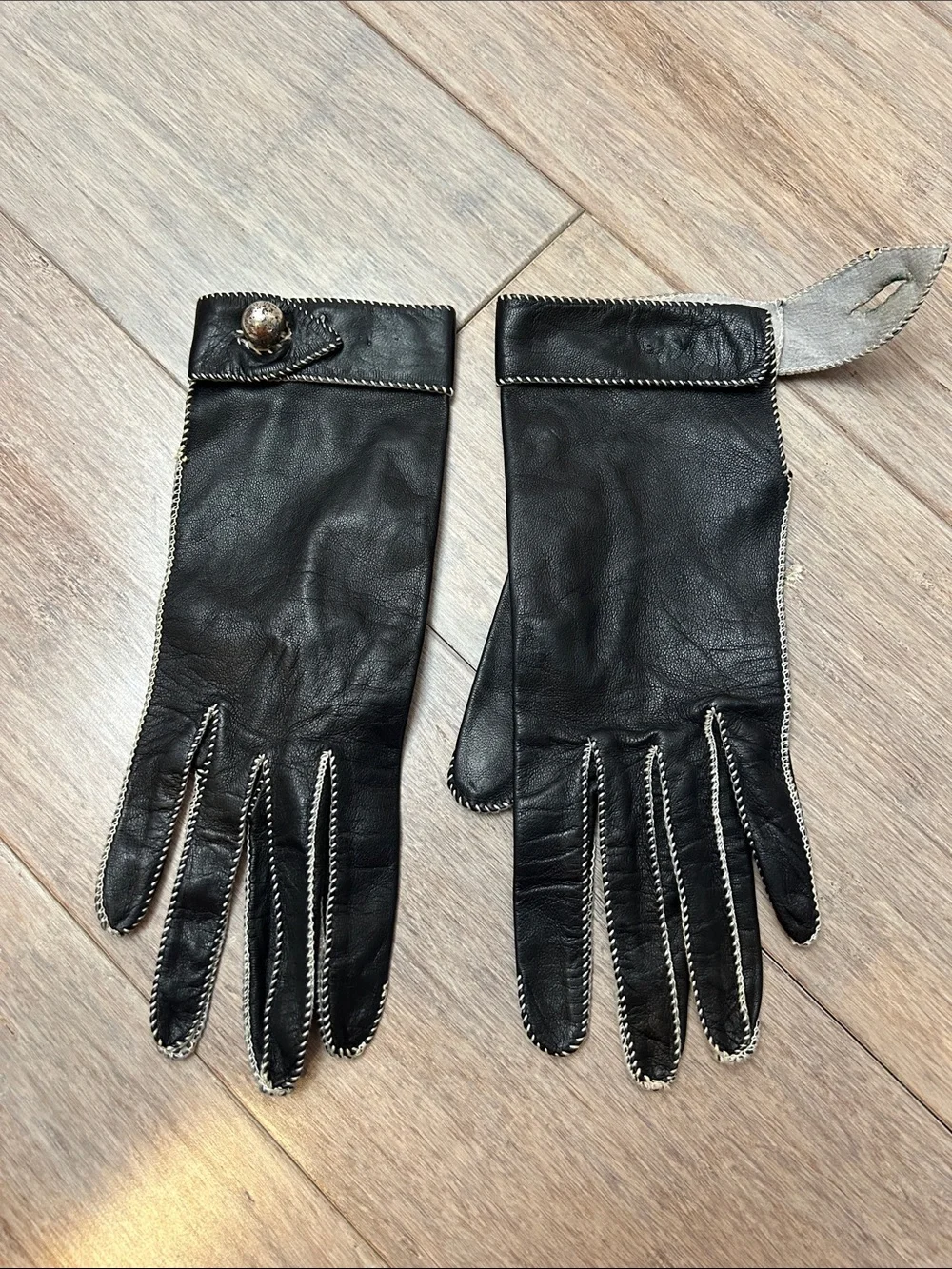 Women's Black Leather Gloves with Contrast Stitching sz 6